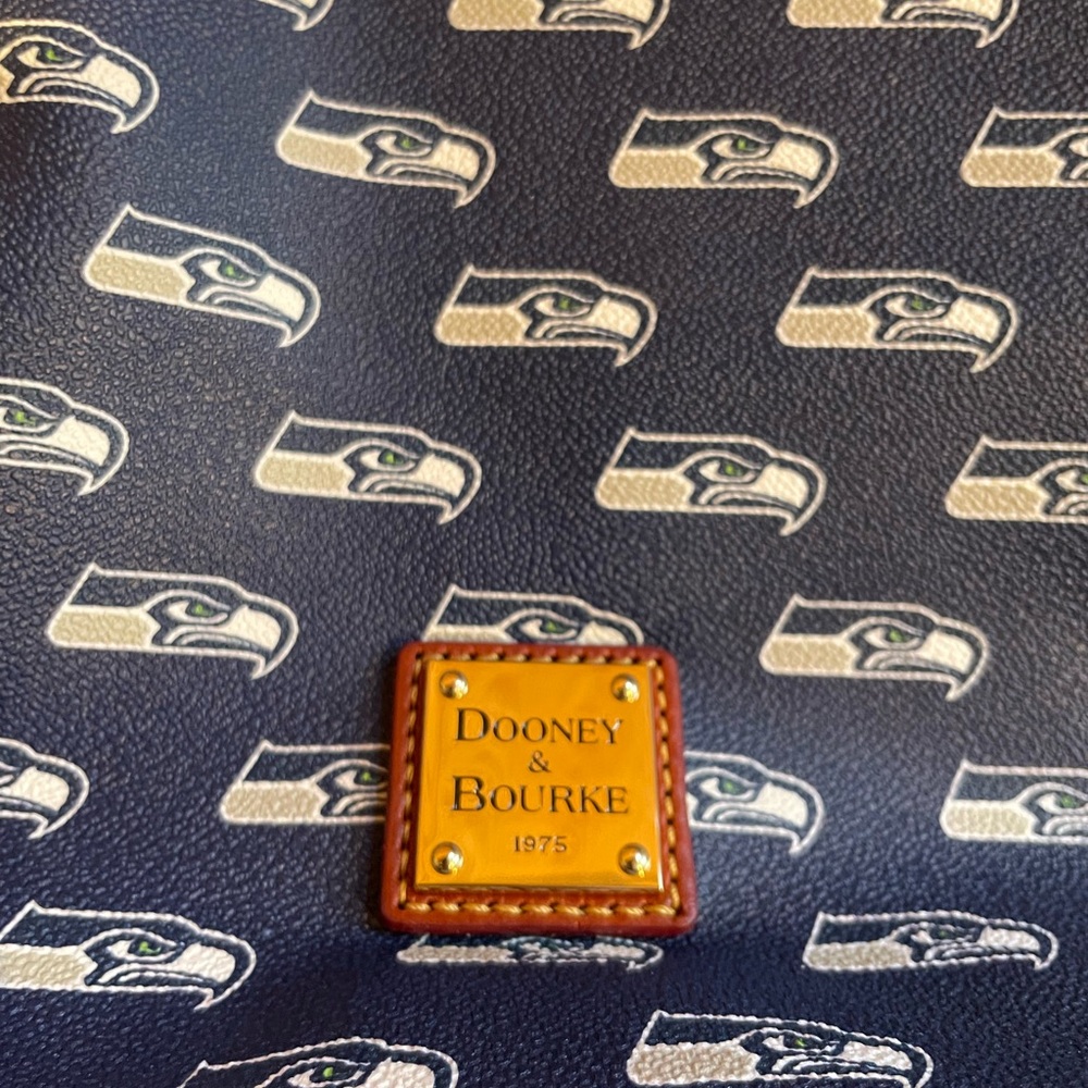 Dooney & Bourke NWOT Seattle Seahawks Game Day Hobo Purse - Picture 5 of 11